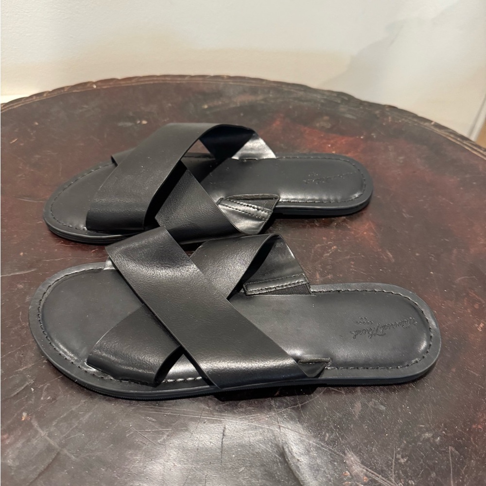Black Crisscross Slide Sandals size 7